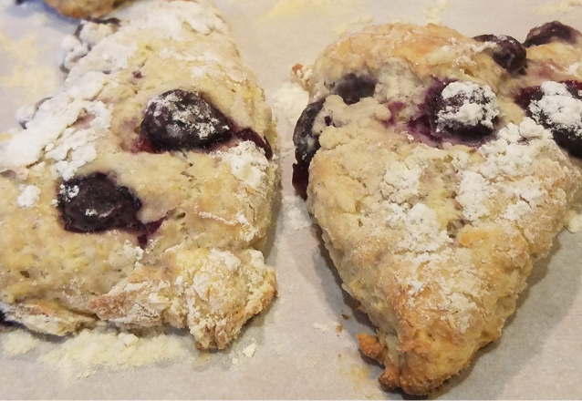 Nyttiga scones med blåbär